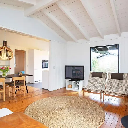 Tranquil Holiday Home In Hovedstaden With Terrace *