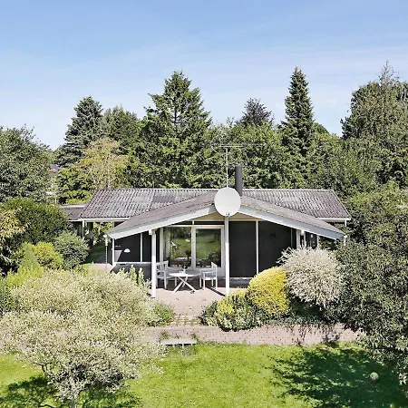 Tranquil Holiday Home In Hovedstaden With Terrace 別荘